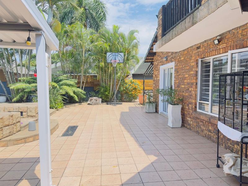 Stunning 5-Bedroom Family Home in Meer en See - Photo 4