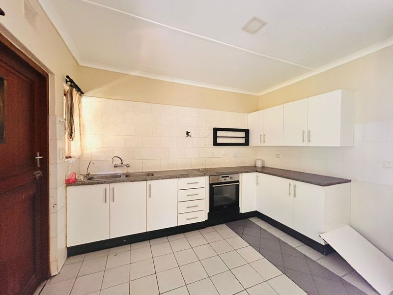 DUEL MANDATE--Prime Located Property with Endless Potential - Photo 4