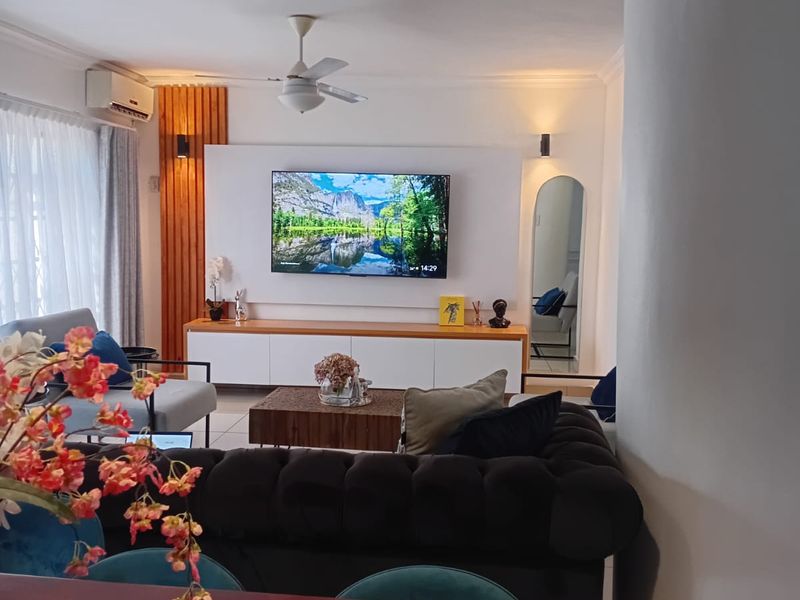 Welcome to this beautifully designed 3-bedroom complex that perfectly combines comfort. - Photo 3