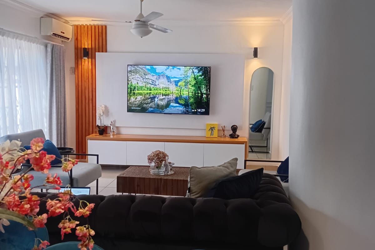 Welcome to this beautifully designed 3-bedroom complex that perfectly combines comfort. - Photo 3