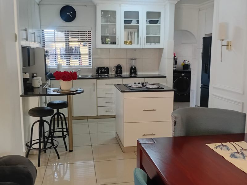 Welcome to this beautifully designed 3-bedroom complex that perfectly combines comfort. - Photo 2