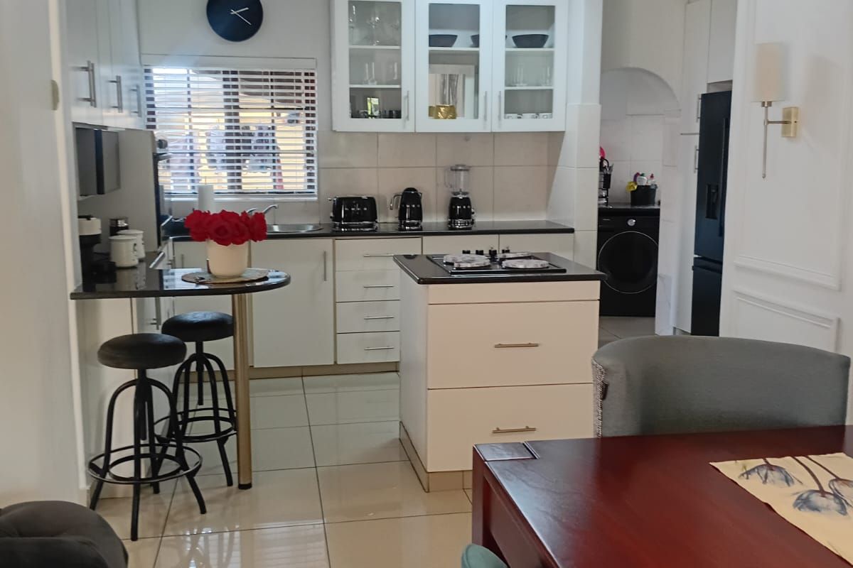 Welcome to this beautifully designed 3-bedroom complex that perfectly combines comfort. - Photo 2