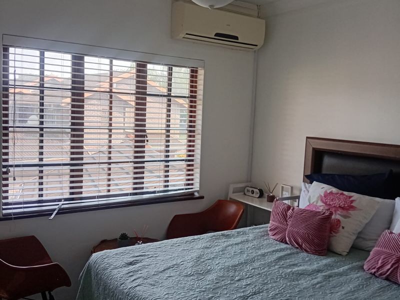 Welcome to this beautifully designed 3-bedroom complex that perfectly combines comfort. - Photo 5