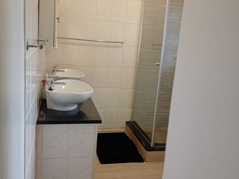 Welcome to this beautifully designed 3-bedroom complex that perfectly combines comfort. - Photo 8