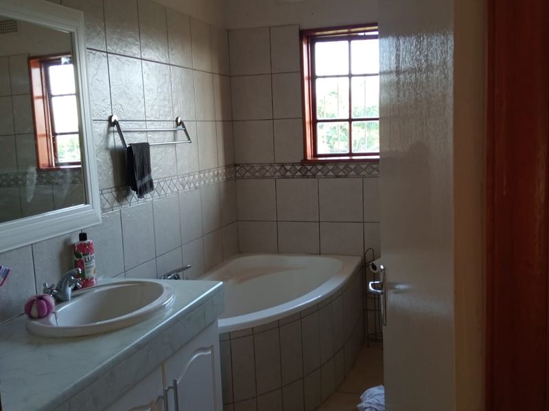 Welcome to the beautiful 3 bedroom complex - Photo 9