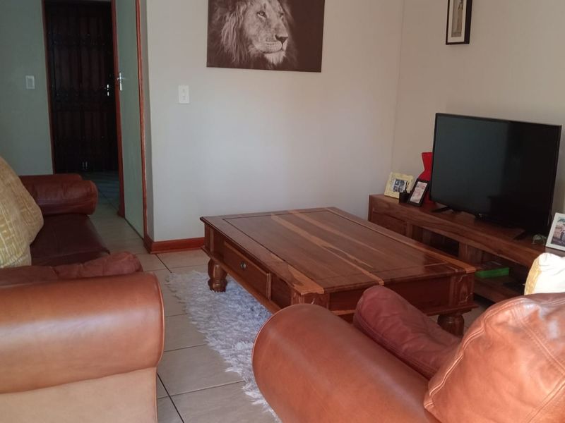 Welcome to the beautiful 3 bedroom complex - Photo 4