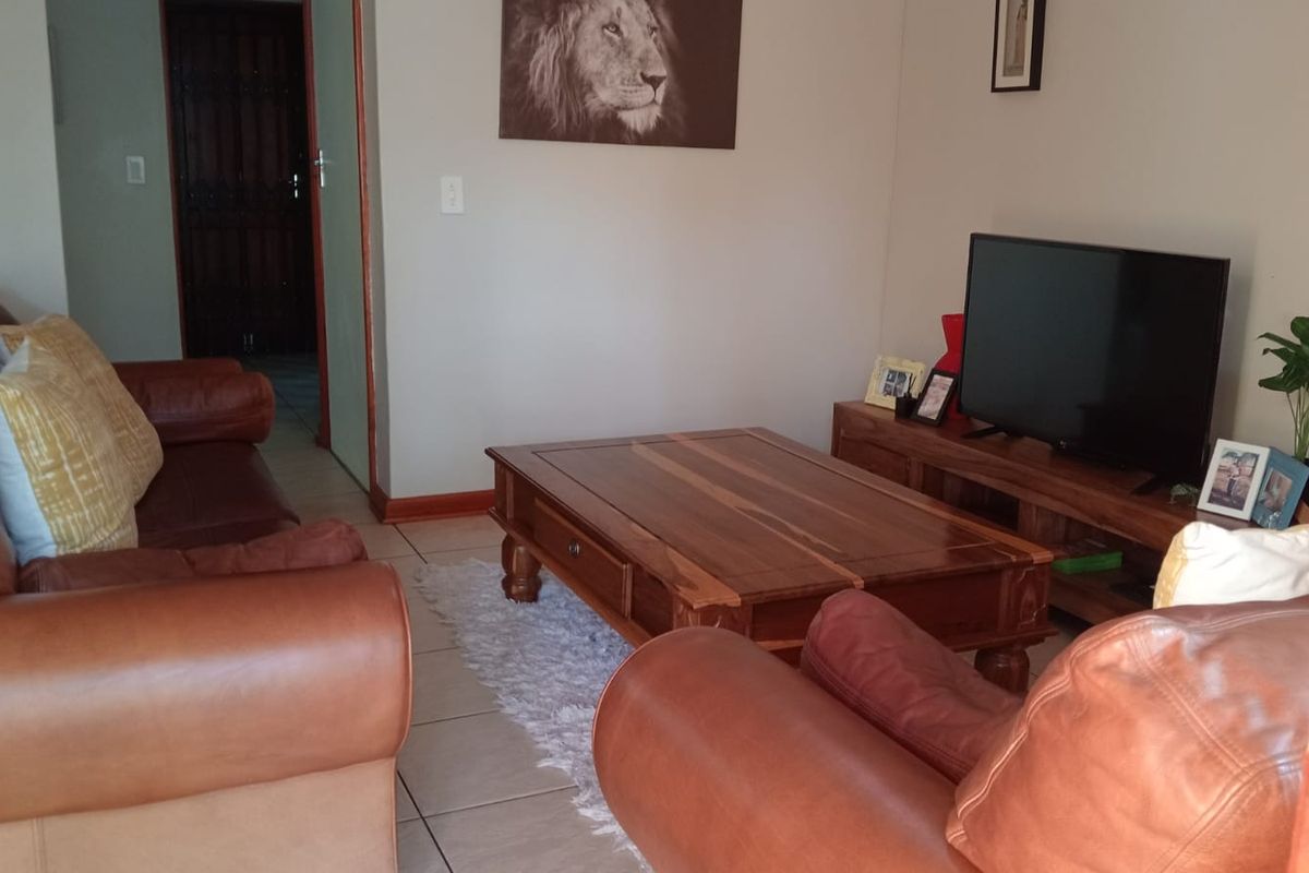 Welcome to the beautiful 3 bedroom complex - Photo 4