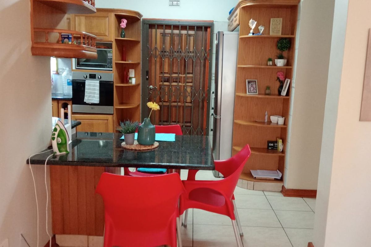 Welcome to the beautiful 3 bedroom complex - Photo 3