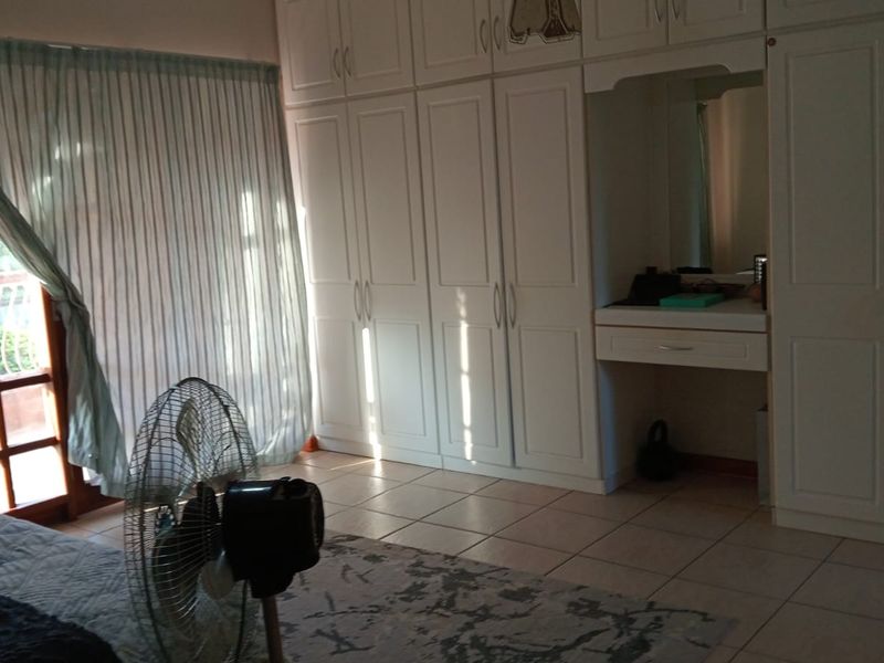 Welcome to the beautiful 3 bedroom complex - Photo 5