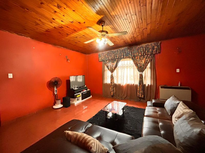 3 Bedroom House in Esikhawini - Photo 4