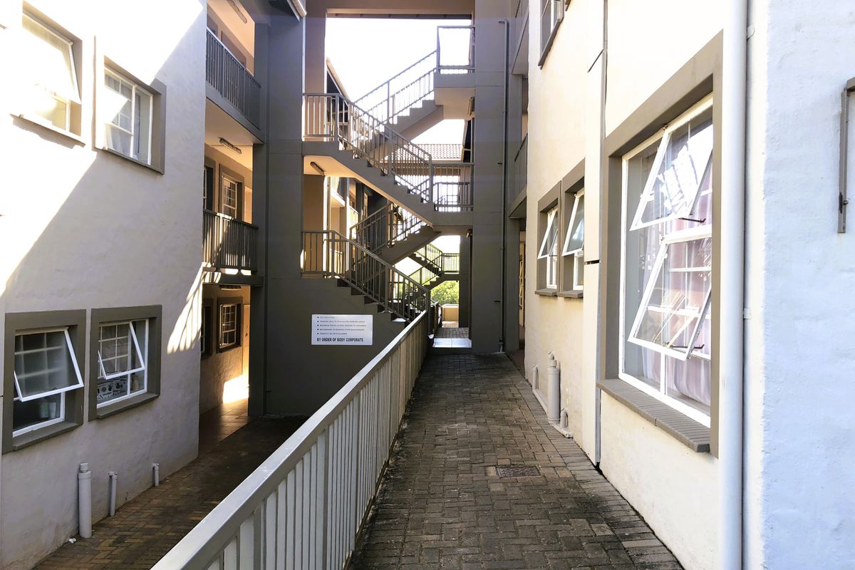 Calling all investors and first time buyers! - Photo 2