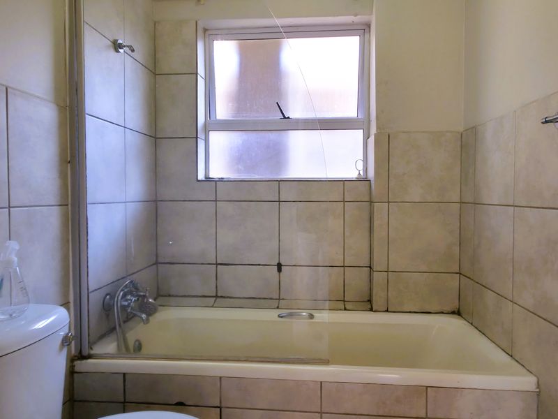 Calling all investors and first time buyers! - Photo 4