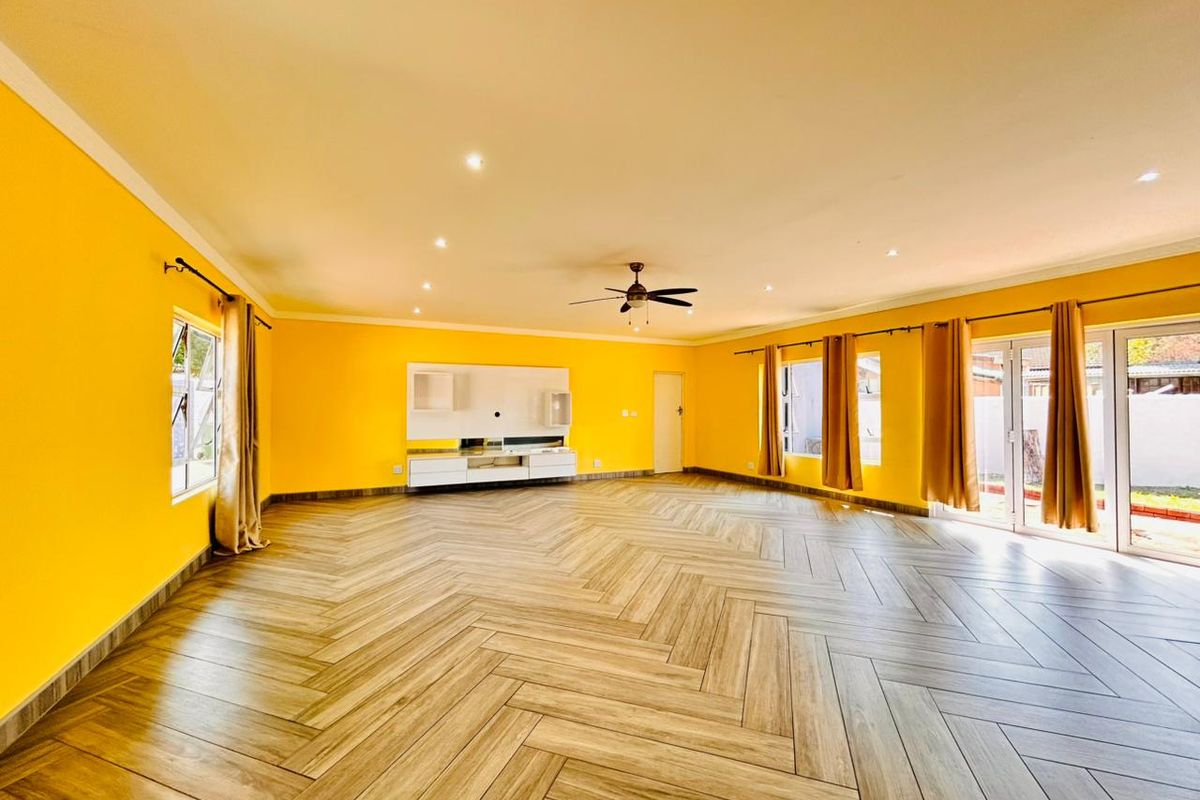 4  BEDROOM FOR SALE IN MEER EN SEE - Photo 5