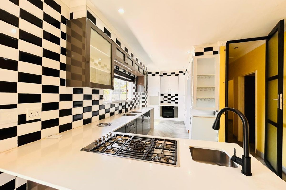 4  BEDROOM FOR SALE IN MEER EN SEE - Photo 3