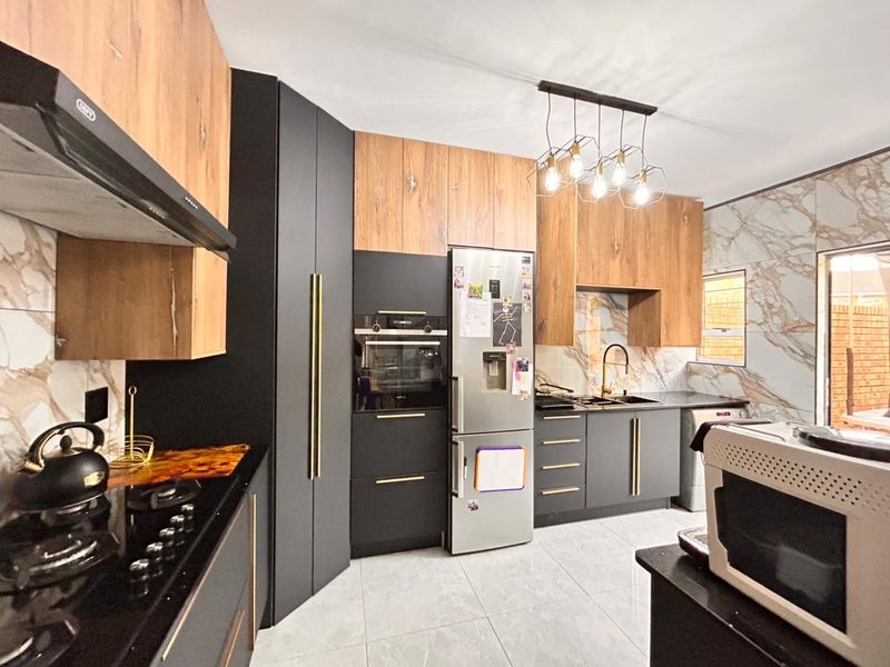 Charming Move In Ready Duplex in a Secure Complex - Photo 6