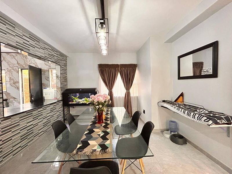 Charming Move In Ready Duplex in a Secure Complex - Photo 5