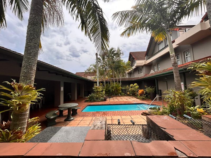 Modern 3 Storey Apartment in the Heart of Meer en See - Photo 1