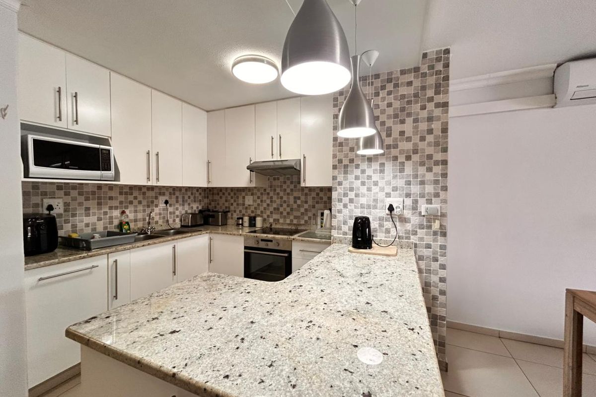 Modern 3 Storey Apartment in the Heart of Meer en See - Photo 4