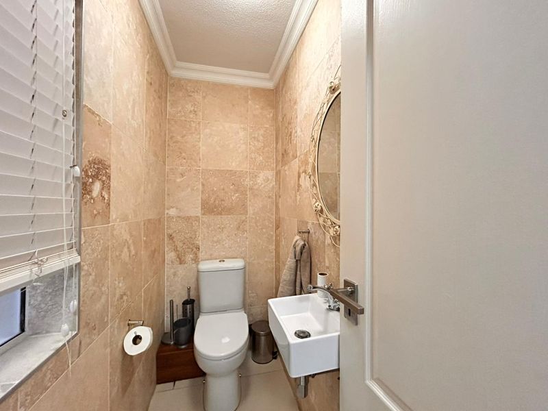 Modern 3 Storey Apartment in the Heart of Meer en See - Photo 8