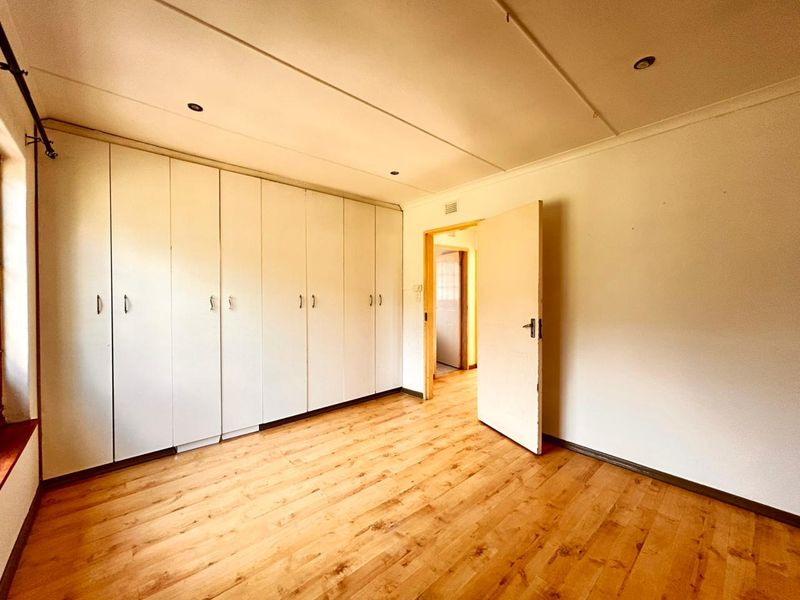 NEAT AS A PIN DUPLEX FOR SALE - Photo 5