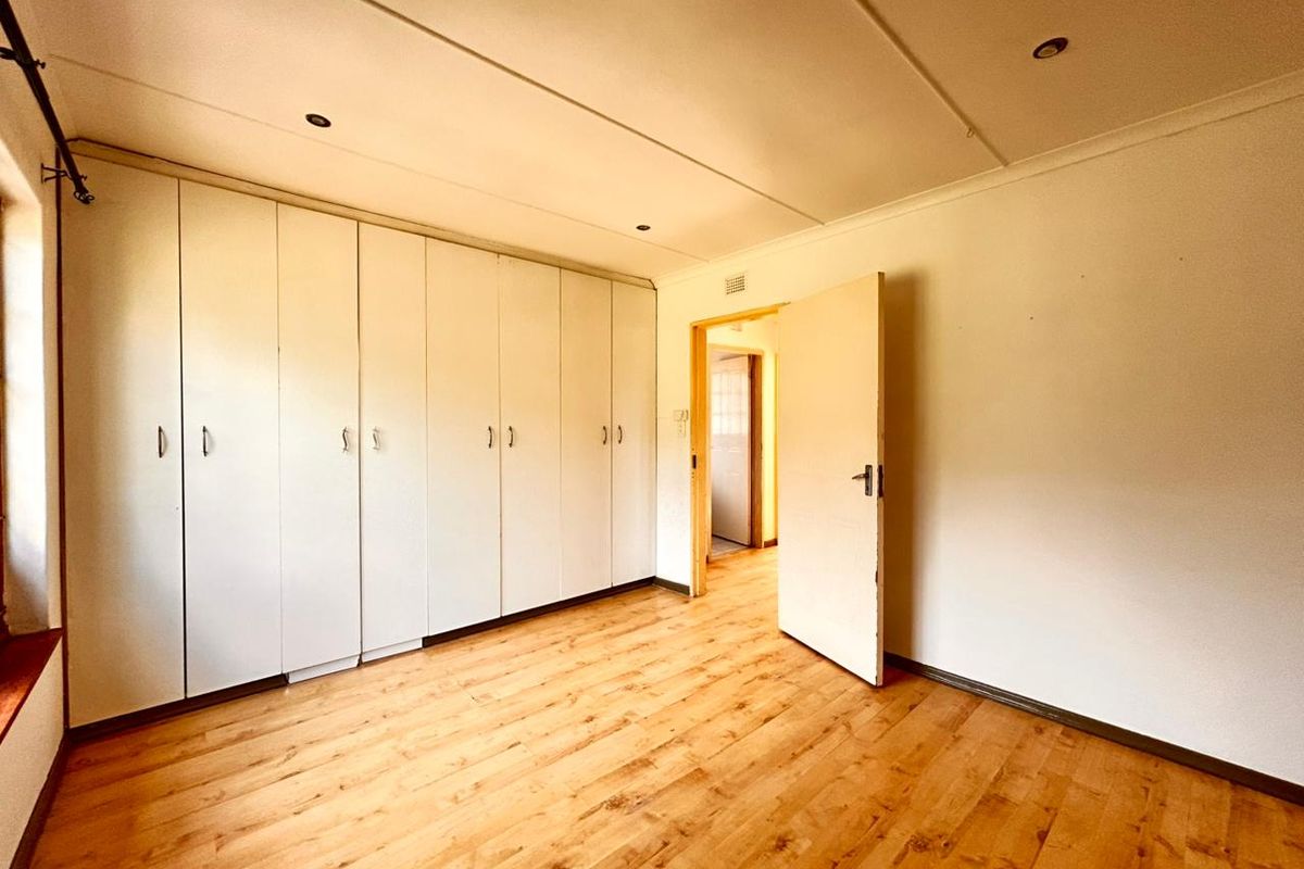 NEAT AS A PIN DUPLEX FOR SALE - Photo 5