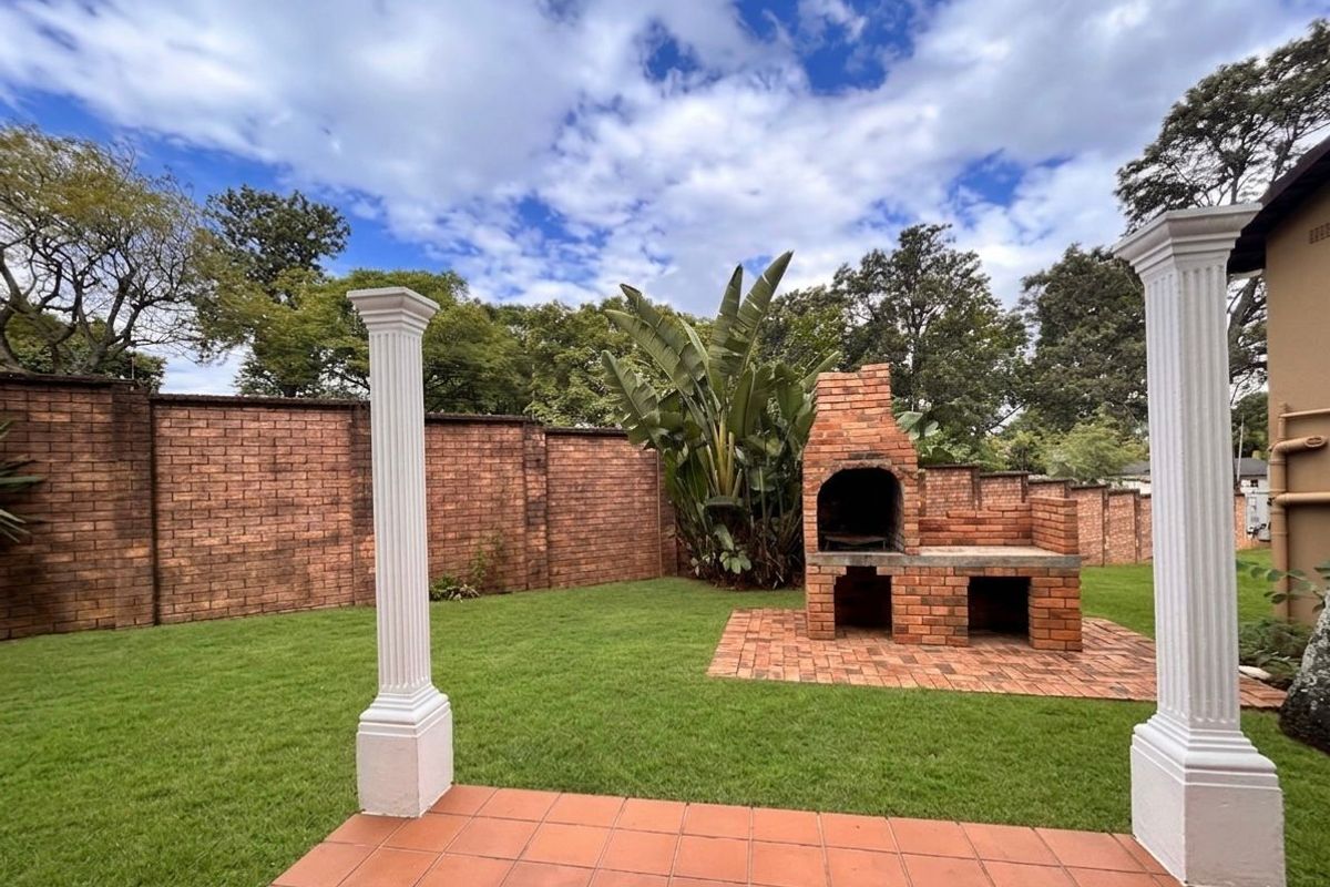 NEAT AS A PIN DUPLEX FOR SALE - Photo 2