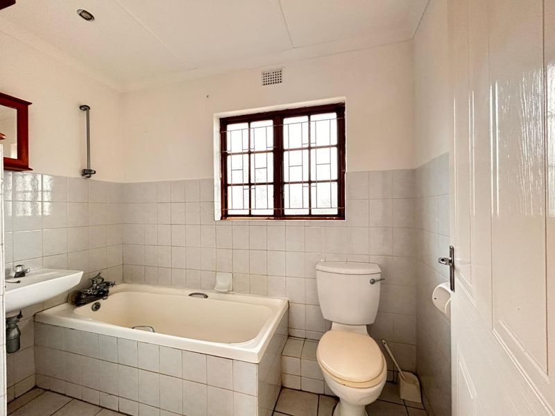 NEAT AS A PIN DUPLEX FOR SALE - Photo 10
