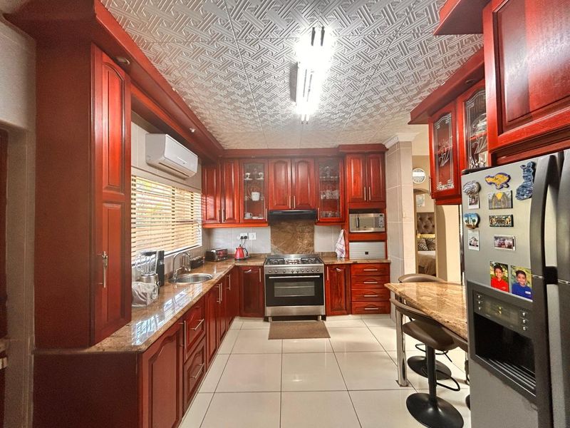 4 bedroom house on Veld En Vlei - Photo 9