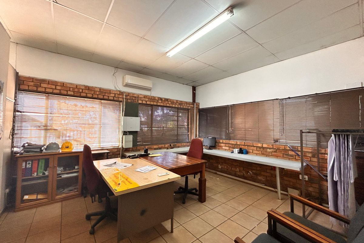 Prime Commercial Property for Sale in Empangeni Rail - Photo 2