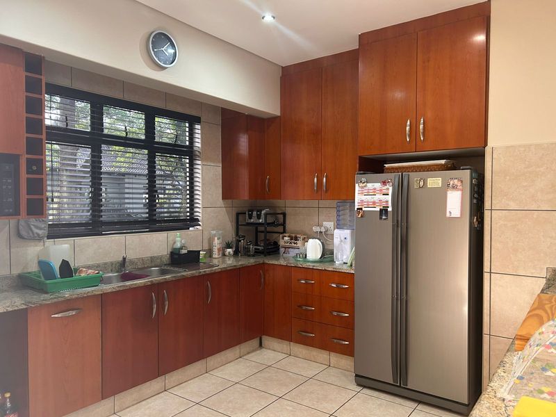 Stunning 3 Bedroom Townhouse in Mzingazi Retirement Village - Photo 3