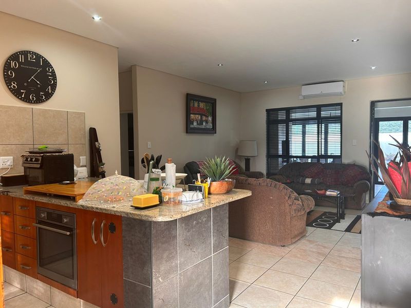 Stunning 3 Bedroom Townhouse in Mzingazi Retirement Village - Photo 2