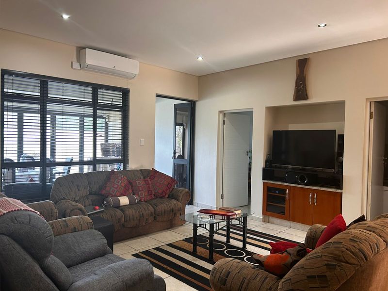 Stunning 3 Bedroom Townhouse in Mzingazi Retirement Village - Photo 4