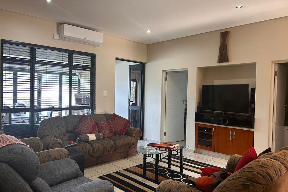 Stunning 3 Bedroom Townhouse in Mzingazi Retirement Village - Photo 4