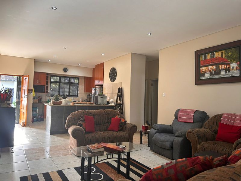 Stunning 3 Bedroom Townhouse in Mzingazi Retirement Village - Photo 5