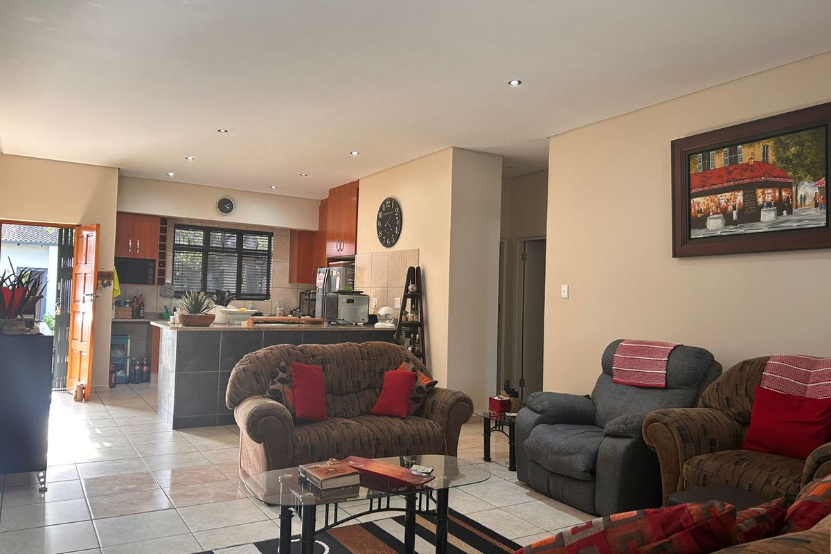 Stunning 3 Bedroom Townhouse in Mzingazi Retirement Village - Photo 5