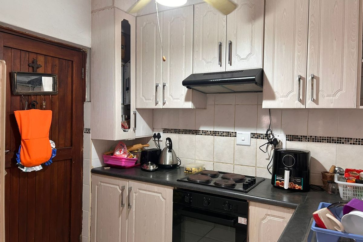 Perfect Investment or First-Time Buyer Opportunity! - Photo 4