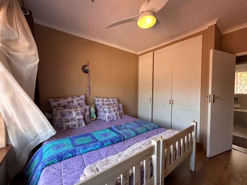 Beautiful 3 Bedroom Home in a Well Maintained Complex - Photo 9