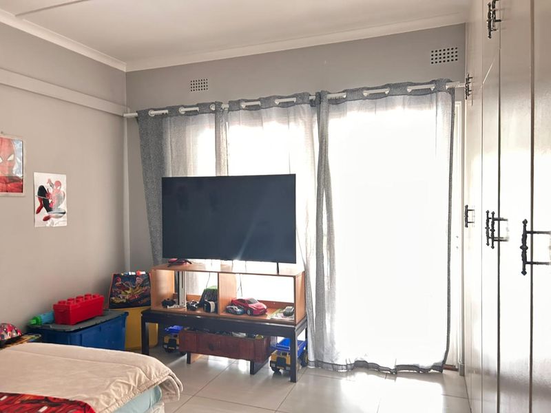 Welcome to this beautiful and spacious 4 bedroom family home - Photo 6