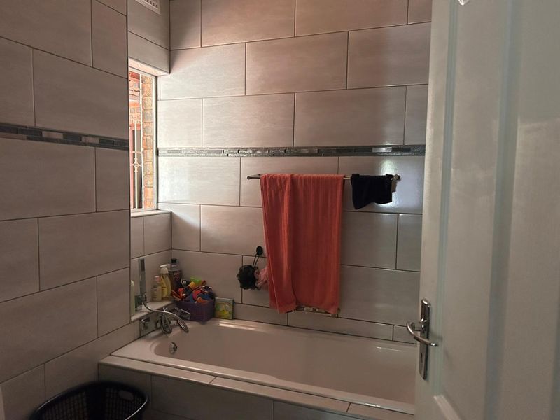 Welcome to this beautiful and spacious 4 bedroom family home - Photo 8