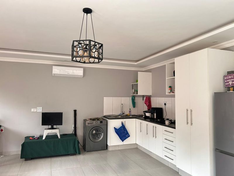 Welcome to this beautiful and spacious 4 bedroom family home - Photo 3