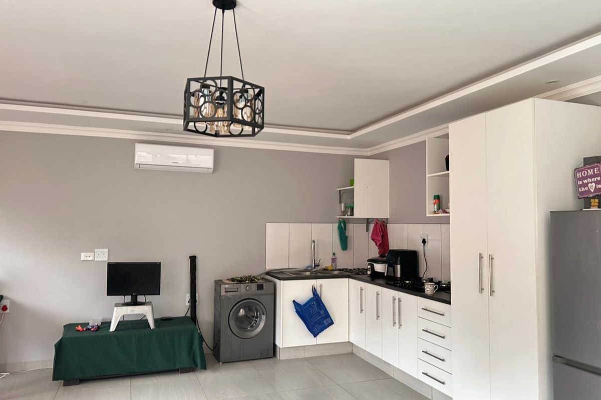 Welcome to this beautiful and spacious 4 bedroom family home - Photo 3