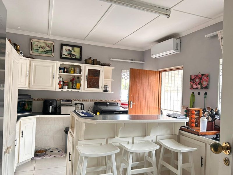 Welcome to this beautiful and spacious 4 bedroom family home - Photo 4