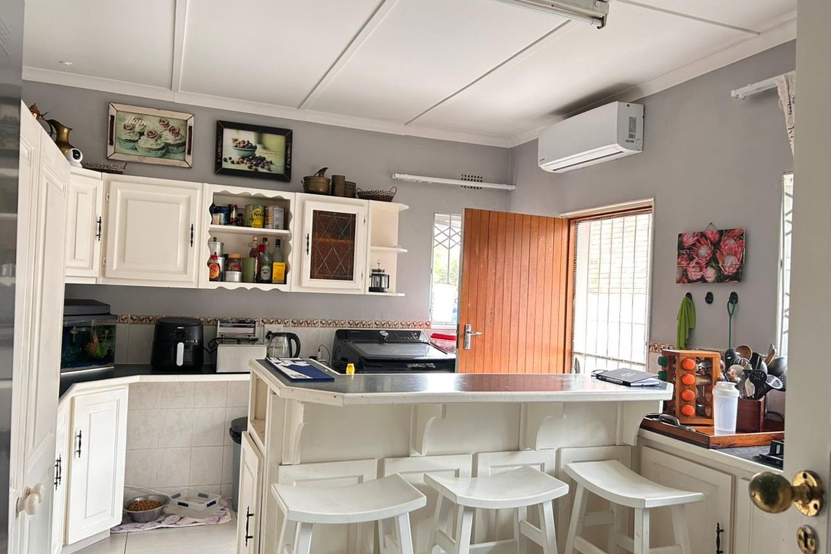 Welcome to this beautiful and spacious 4 bedroom family home - Photo 4