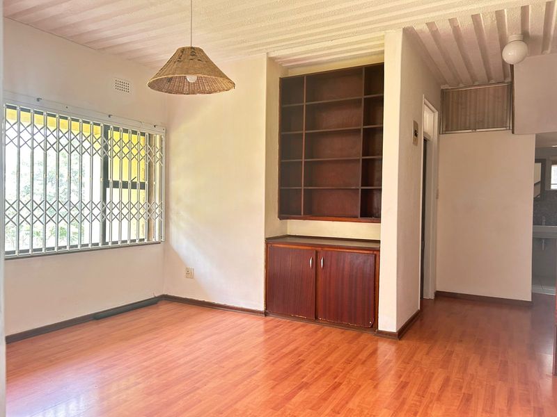 Exquisite Double Storey Home in Prestigious Panorama - Photo 9