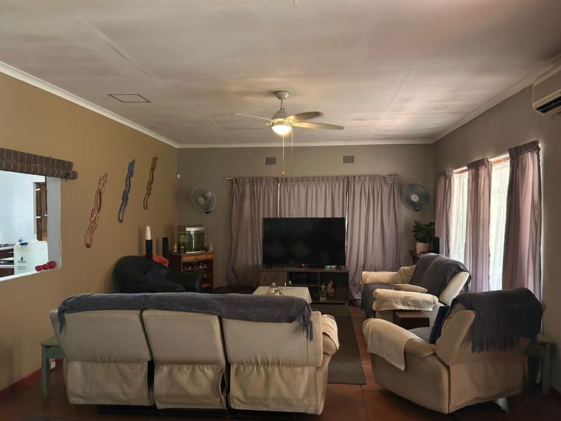 Perfect Family Home in a Quiet Area in Meer en See - Photo 3