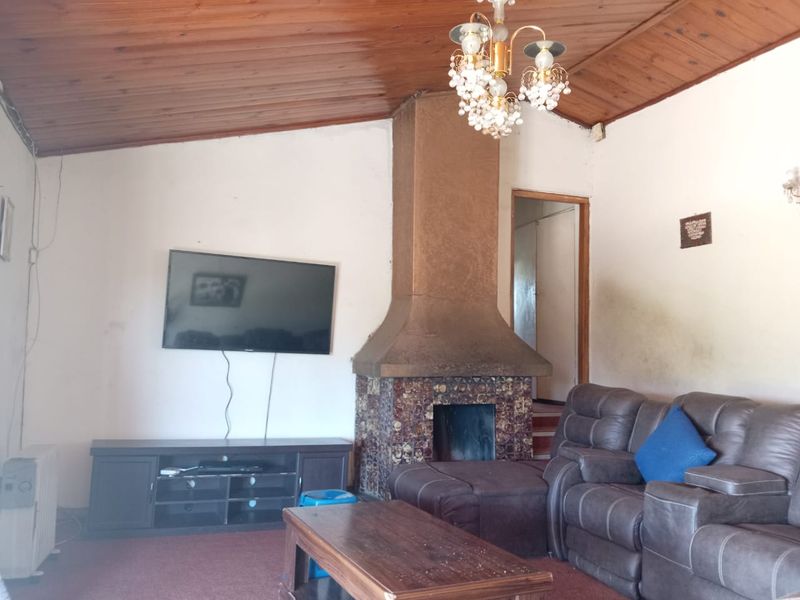 Beautiful 5 Bedroom Home for Sale in Dundee Perfect for Family Living or Investment - Photo 3