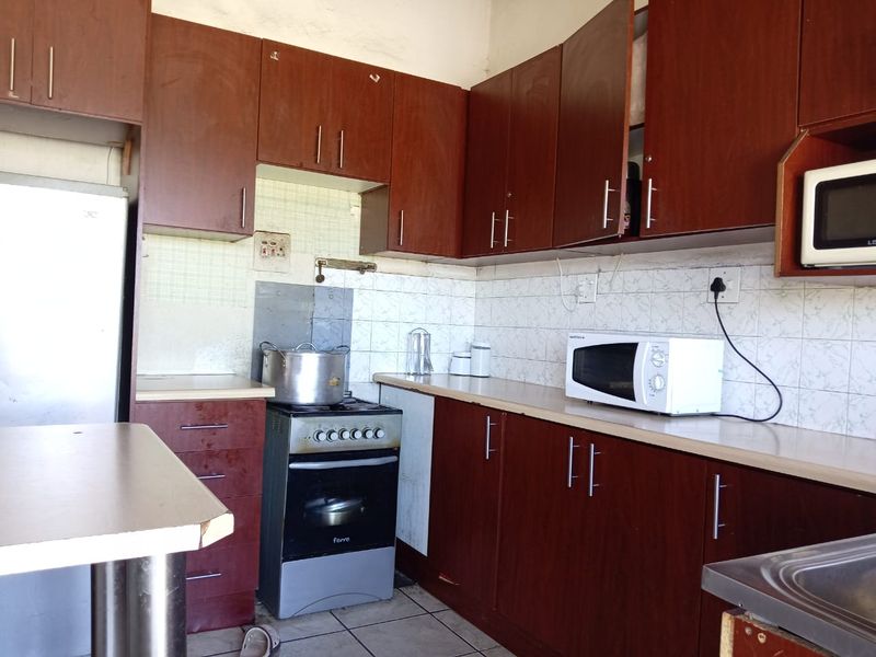 Beautiful 5 Bedroom Home for Sale in Dundee Perfect for Family Living or Investment - Photo 5