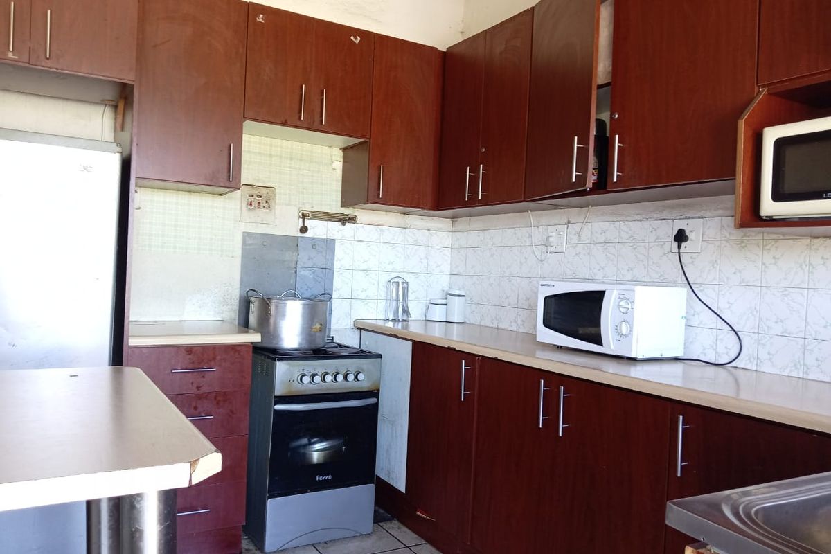 Beautiful 5 Bedroom Home for Sale in Dundee Perfect for Family Living or Investment - Photo 5