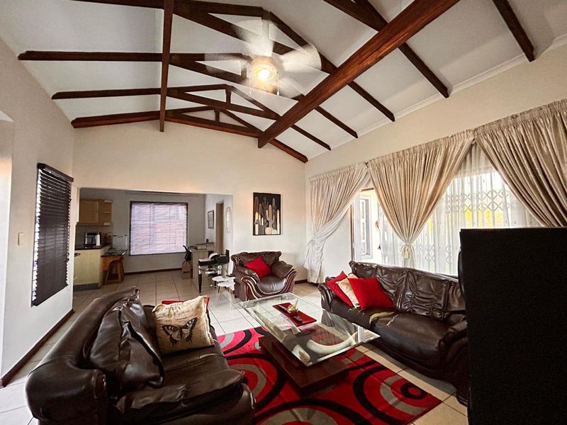 Stunning 3 Bedroom Townhouse in Prime Arboretum - Photo 4