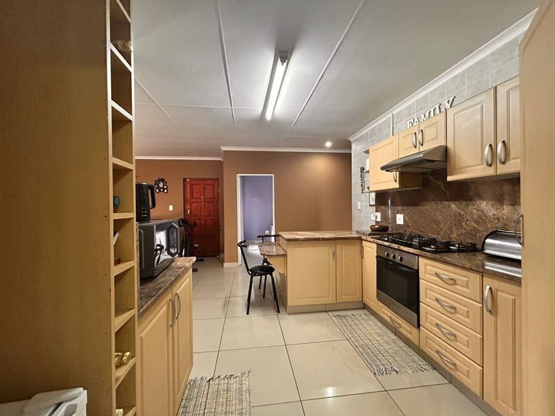 Perfect Family Home in Birdswood - Photo 6